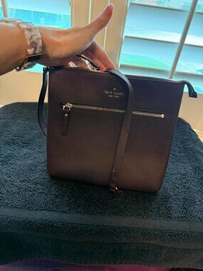 Kate Spade New York Sadie North South Crossbody- strap is broken